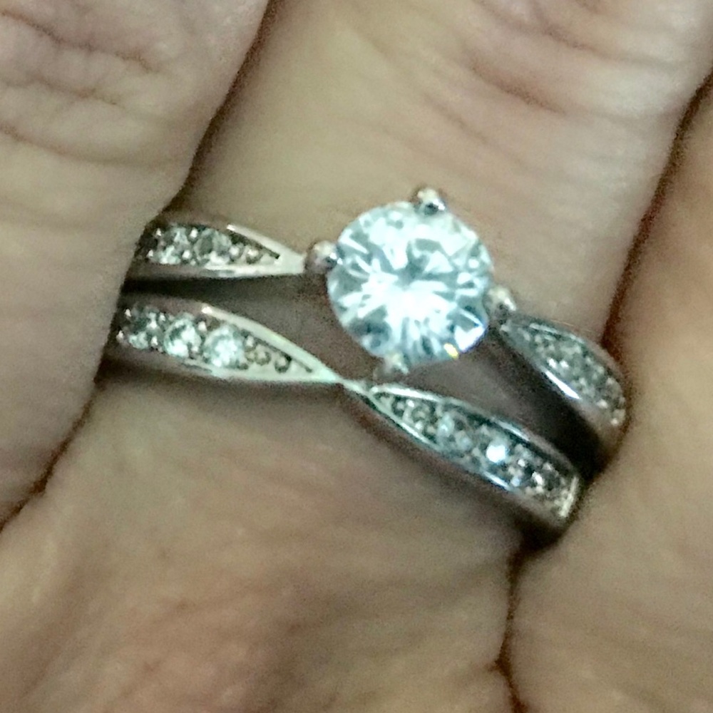Reserved-Signed solitaire ring with band 😊